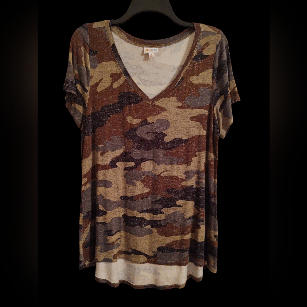 EUC LuLaRoe Camouflage V-Neck Short Sleeve Tee Size S